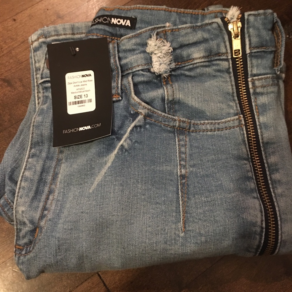 FN 👖 - Picture 2 of 5